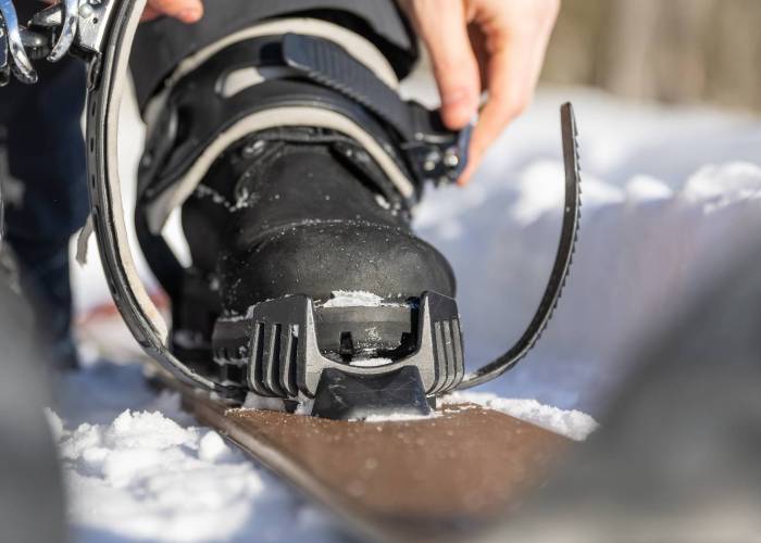Sliding snow shoeing at Metsäkartano
